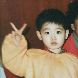 演员直播吃瓜,明星们的“美食秀”瞬间