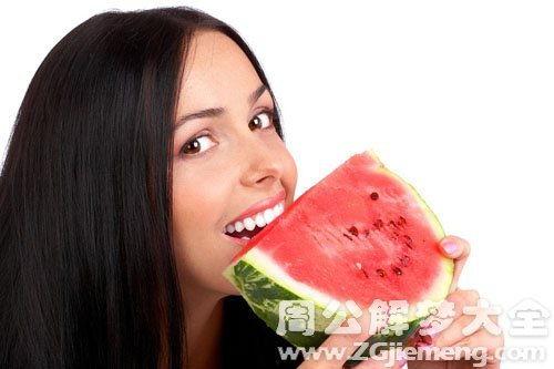 梦见瓜地吃小瓜啥意思呀,瓜地吃小瓜的寓意与象征