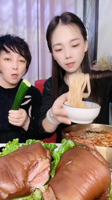 瓜慧吃螺蛳粉,探寻地道美食的味蕾之旅